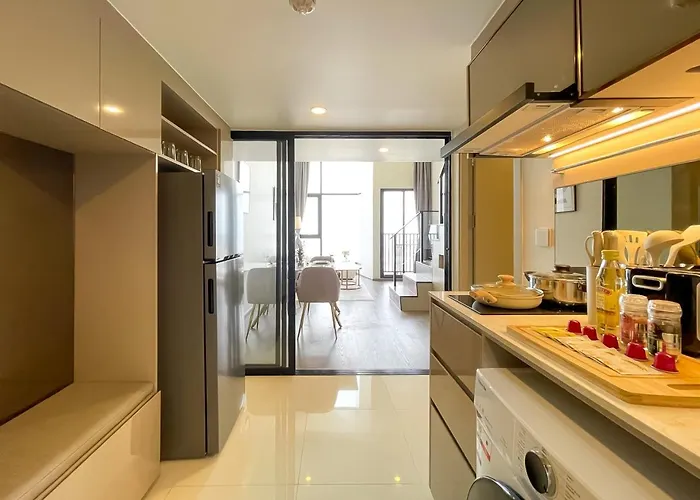 500m To Bts L Large 50 Sqm L Sky Pool And Gym *