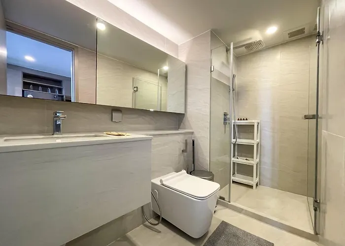 Lejlighed 500m To Bts L Large 50 Sqm L Sky Pool And Gym