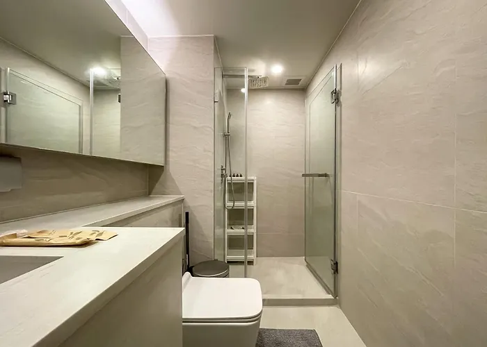 500m To Bts L Large 50 Sqm L Sky Pool And Gym