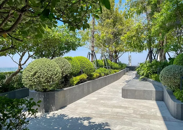 500m To Bts L Large 50 Sqm L Sky Pool And Gym